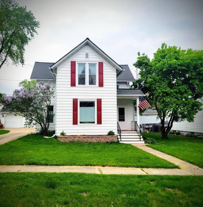 Charming Restored 1891 House Fort Atkinson المظهر الخارجي الصورة